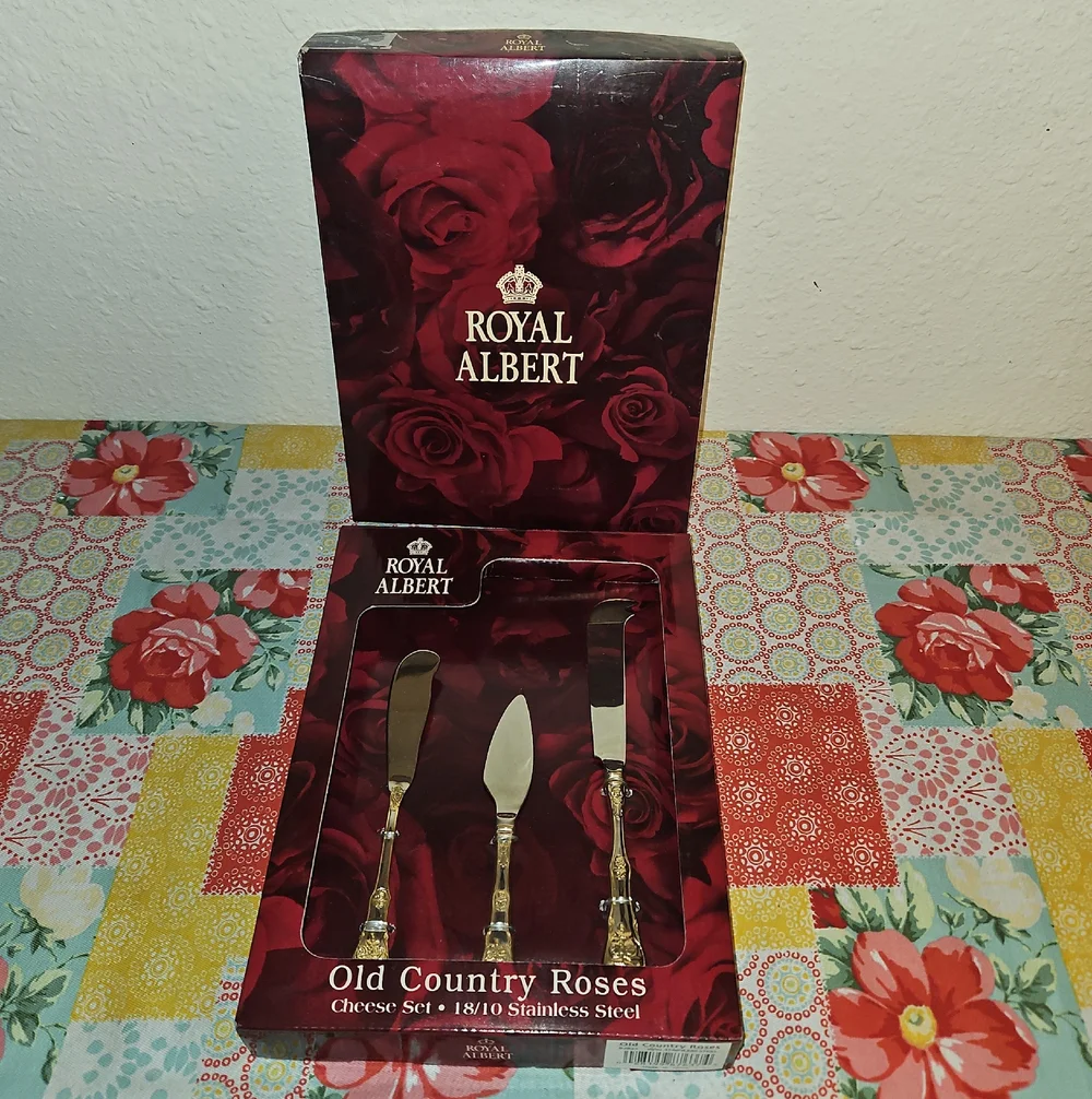Royal Albert Old Country Roses Stainless Steel Cheese Set